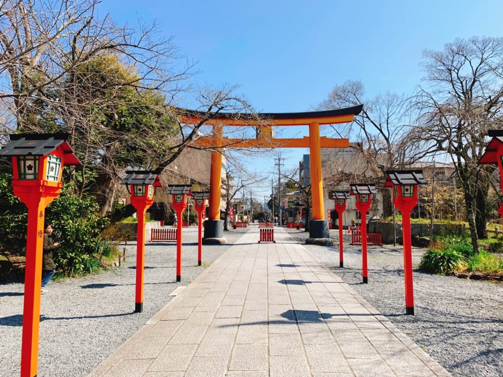 平野神社　鳥居　灯篭　境内